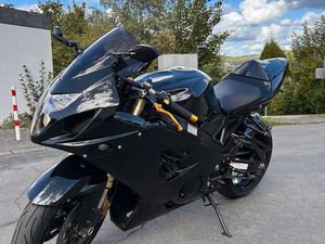 SUZUKI GSXR 750 K4