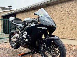 HONDA CBR 600 RR PC 37 RENNMOTORRAD NEU!