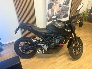 HONDA CB 125 R SCHWARZ, 100 KM, KURZES HECK