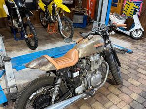 HONDA CB250 CAFÉ RACER