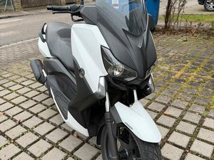 YAMAHA XMAX 250