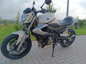 YAMAHA MOTORRAD XJ6 SUPER ZUSTAND MIT VIEL ZUBEHÖR 11550 KM