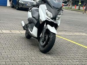 YAMAHA X-MAX 250