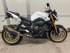 YAMAHA FZ8 AKRAPOVIC