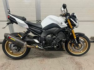 YAMAHA FZ8 AKRAPOVIC