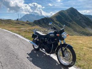 TRIUMPH BONNEVILLE T100