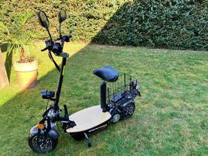 SCOOTER MIT SITZ, STRAßENZULASSUNG. Ü 50 KM/H, LI-ON 48V/ 30AH