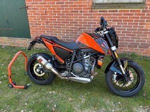 KTM DUKE 690, AKRAPOVIC, TIEFERGELEGT
