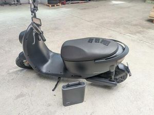 UNU SCOOTER ROLLER PRO 4KW MIT 2 AKKU UND DEFEKTEM MDB 2200KM