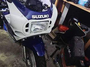 SUZUKI GSX-R 750 1988 SLINGSHOT
