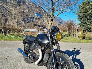 MOTO GUZZI V7