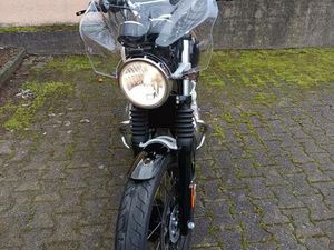 ROYAL ENFIELD INTERCEPTOR 650