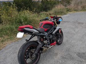 TRIUMPH STREET TRIPLE 675