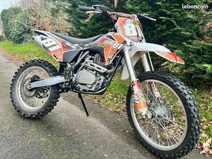 MOTO CROSS DIRT BIKE 250 GRANDE ROUE XTRM 250 IDEM CRZ 250