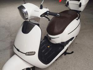 SCOOTER ÉLECTRIQUE 50 CM3