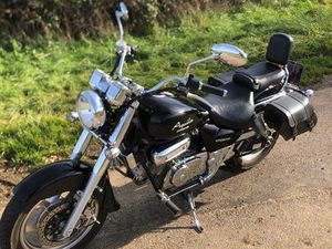 HYOSUNG AQUILA 125 CT OK PREMIÈRE MAIN