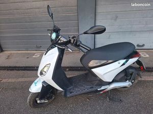 PIAGGIO ONE ACTIVE 2,3 KWH – SCOOTER ÉLECTRIQUE URBAIN - TRÈS BON ÉTAT