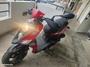 SCOOTER CROX 4T ROUGE