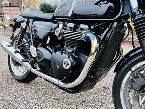 TRIUMPH THRUXTON 1200 – 2018 – 97 CH – ORIGINE – 8 000