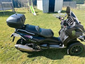 ÉCHANGE MP3 GILLERA FUOCO 500 CC QUI CE CONDUIT AVEC LE PERMIS VOITURE