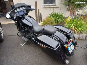 STREET GLIDE