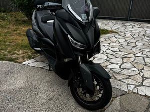 YAMAHA X-MAX 400