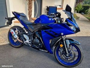 YAMAHA R3