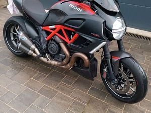 DUCATI DIAVEL RED CARBON 2012