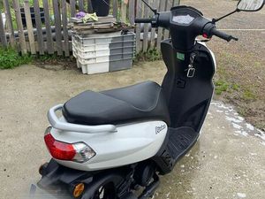 ? SCOOTER PEUGEOT KISBEE 50 – BLANC – TRÈS BON ÉTAT