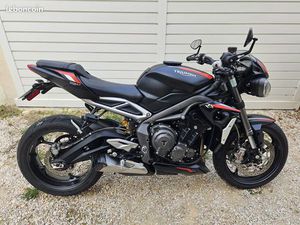 TRIUMPH STREET TRIPLE 765 RS AVEC SACOCHES