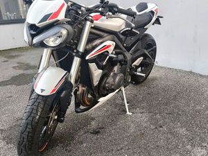TRIUMPH STREET TRIPLE S A2