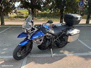 TRIUMPH TIGER 800