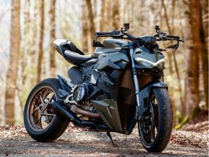 DUCATI STREETFIGHTER V2