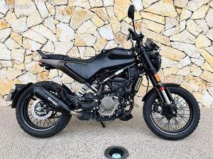 HUSQVARNA SVARTPILEN 125 2023 AVEC 2763 KM