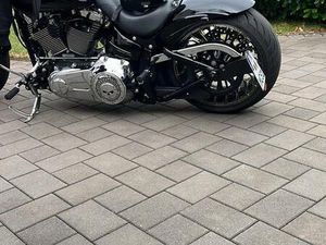 HARLEY BREAKOUT CUSTOM