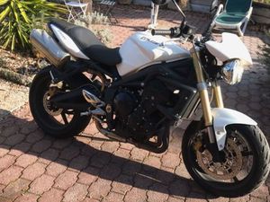 TRIUMPH STREET TRIPLE 675