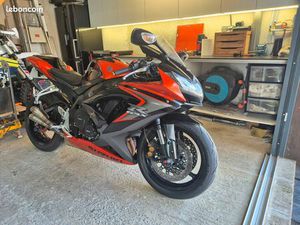 SUZUKI GSX-R 750 K8