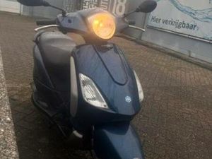 PIAGGIO FLY 125CC 4T LEADER BLOK OP BROM! — SCOOTERS | PIAGGIO — MARKTPLAATS