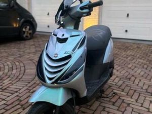 PIAGGIO ZIP 50CC 4TAKT IGET BROM — SCOOTERS | PIAGGIO — MARKTPLAATS