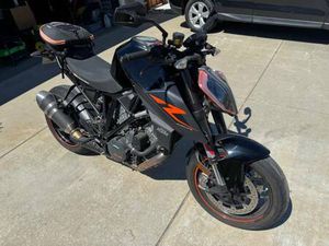 2017 KTM 1290 SUPER DUKE R