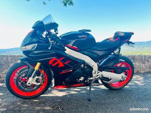 APRILIA 1100 RSV4