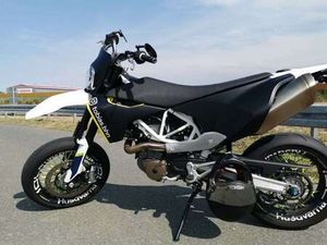 HUSQVARNA 701 SUPERMOTO