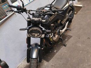 HUSQVARNA SVARTPILEN 125 CC