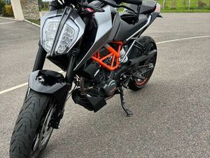 ◊ KTM DUKE 125 2023 – SUPER ÉTAT – RÉVISÉE & PRÊTE À ROULER