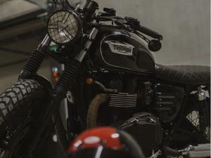 TRIUMPH BONNEVILLE T100