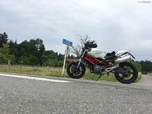 DUCATI MONSTER 696