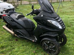 PEUGEOT MÉTROPOLIS 400