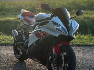YAMAHA R6
