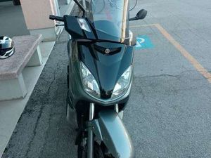 YAMAHA X-MAX 250 ARGENTO
