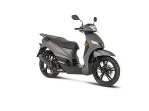 PEUGEOT TWEET –LAGE KM-STAND + ACHTERKOFFER, DONKERGRIJS — SCOOTERS | PEUGEOT — MARKTPLAATS